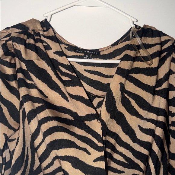 Stylish Zebra Patterned Top - Picture 3 of 3